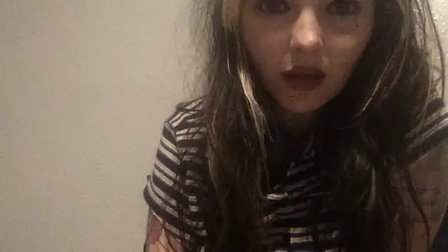 Snapshot of Alexnightcat chatting on 06-18-26, 11:31 Alexnightcat online show from 06-18-26, 11:31