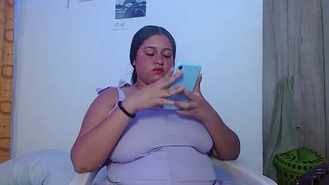 Snapshot of Scarleth_69_ chatting on 07-09-26, 04:44 Scarleth 69 online show from 07-09-26, 04:44