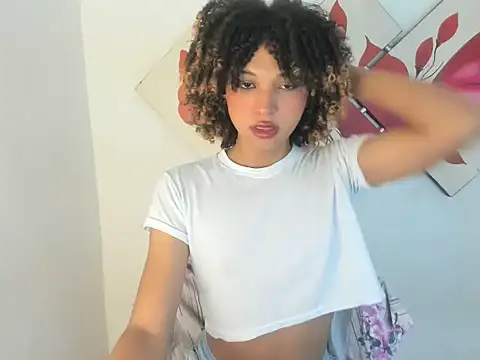 Snapshot of Elianisbigcock chatting on 07-28-26, 03:54 Elianisbigcock online show from 07-28-26, 03:54