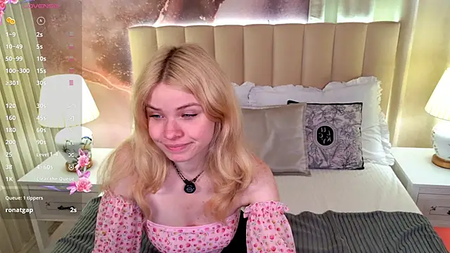 ChloeWells online show from 07-25-26, 03:37