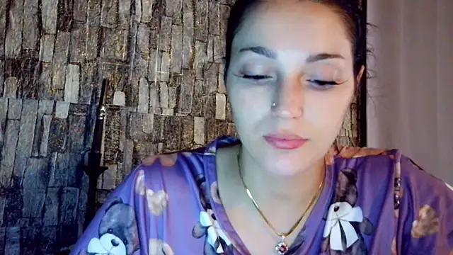 Snapshot of Ellara- chatting on 06-19-26, 01:04 Ellara- online show from 06-19-26, 01:04