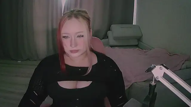 Snapshot of FlameFawn chatting on 06-19-26, 07:56 FlameFawn online show from 06-19-26, 07:56