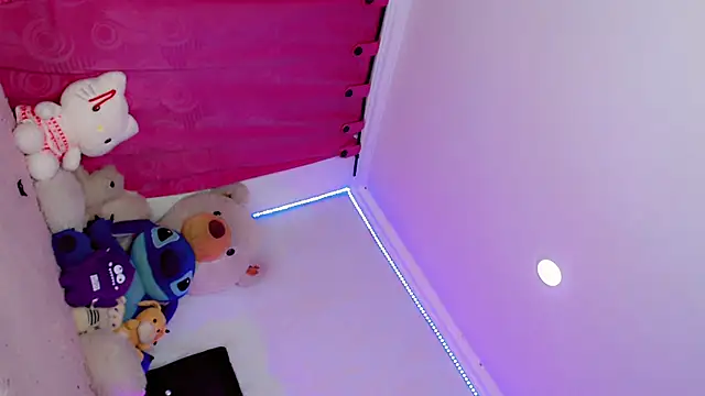 HeidiVanessa online show from 07-15-26, 01:33