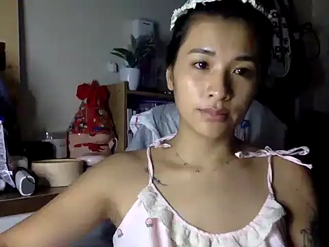 Snapshot of LavitaCen chatting on 06-18-26, 05:50 LavitaCen online show from 06-18-26, 05:50
