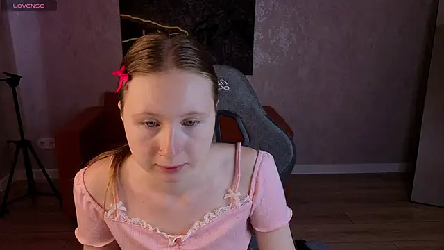 Snapshot of LiliTiny chatting on 06-27-26, 01:21 LiliTiny online show from 06-27-26, 01:21