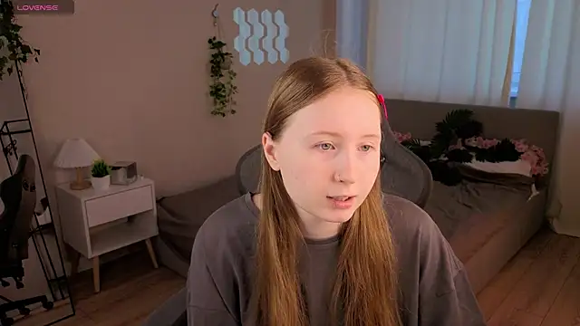 Snapshot of LiliTiny chatting on 07-05-26, 01:23 LiliTiny online show from 07-05-26, 01:23