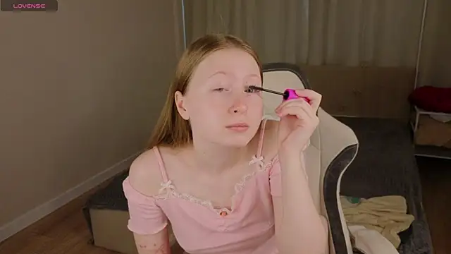 Snapshot of LiliTiny chatting on 07-10-26, 01:10 LiliTiny online show from 07-10-26, 01:10