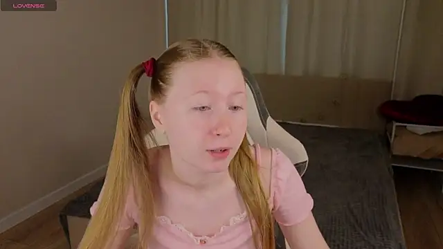 Snapshot of LiliTiny chatting on 07-11-26, 01:30 LiliTiny online show from 07-11-26, 01:30