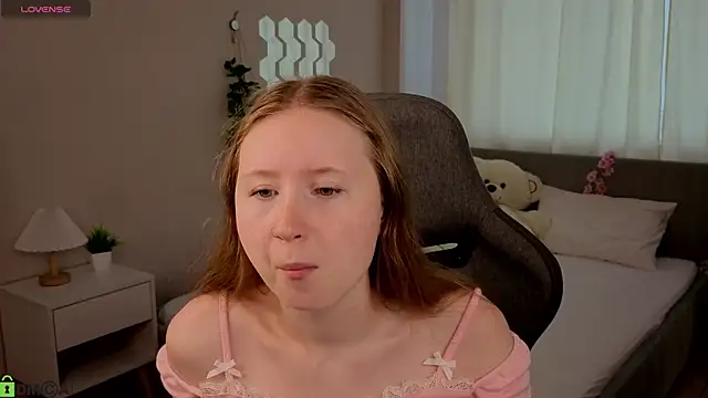 Snapshot of LiliTiny chatting on 07-18-26, 02:16 LiliTiny online show from 07-18-26, 02:16