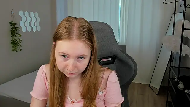 Snapshot of LiliTiny chatting on 07-22-26, 02:14 LiliTiny online show from 07-22-26, 02:14