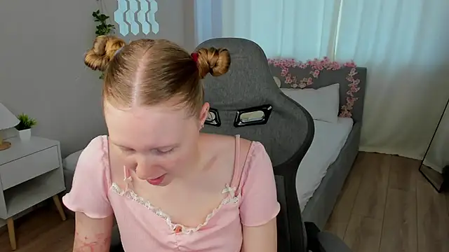Snapshot of LiliTiny chatting on 07-23-26, 01:58 LiliTiny online show from 07-23-26, 01:58