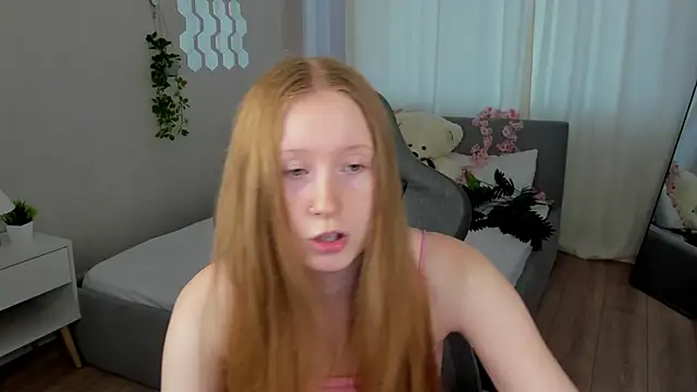 Snapshot of LiliTiny chatting on 07-25-26, 01:15 LiliTiny online show from 07-25-26, 01:15