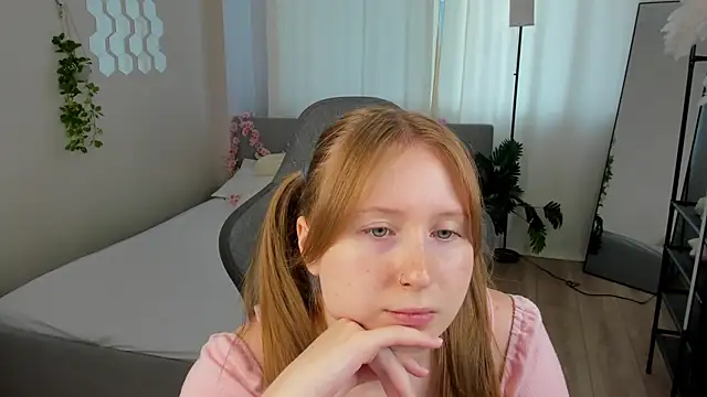 Snapshot of LiliTiny chatting on 07-27-26, 08:21 LiliTiny online show from 07-27-26, 08:21