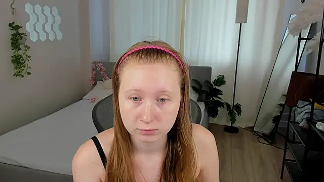 Snapshot of LiliTiny chatting on 07-29-26, 01:15 LiliTiny online show from 07-29-26, 01:15