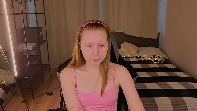 Snapshot of LiliTiny chatting on 07-31-26, 08:03 LiliTiny online show from 07-31-26, 08:03
