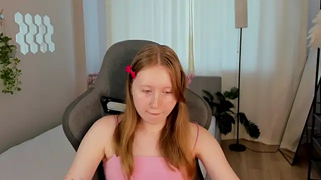 Snapshot of LiliTiny chatting on 08-02-26, 10:14 LiliTiny online show from 08-02-26, 10:14