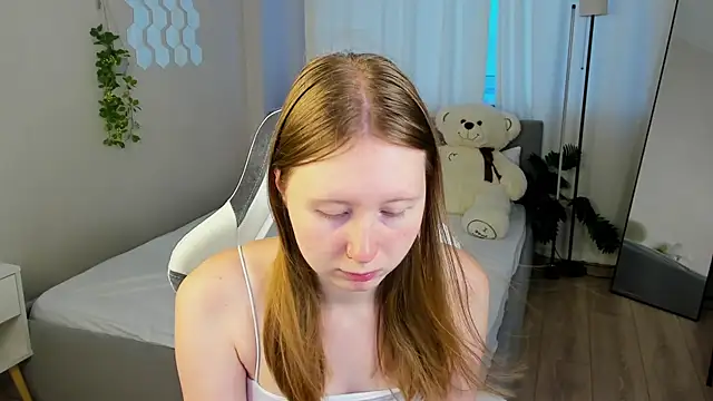 Snapshot of LiliTiny chatting on 08-06-26, 01:18 LiliTiny online show from 08-06-26, 01:18