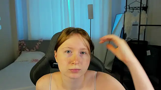 Snapshot of LiliTiny chatting on 08-07-26, 01:18 LiliTiny online show from 08-07-26, 01:18