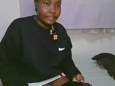 Snapshot of queen_banice chatting on 07-23-26, 09:24 queen banice online show from 07-23-26, 09:24