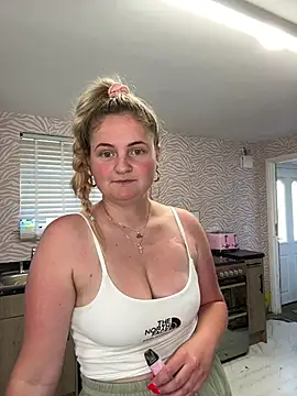 Snapshot of Juicy_BabeXo chatting on 06-24-26, 10:03 Juicy BabeXo online show from 06-24-26, 10:03