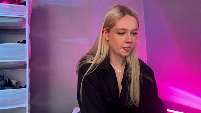 Snapshot of MichelleMargiela chatting on 06-24-26, 12:20 MichelleMargiela online show from 06-24-26, 12:20