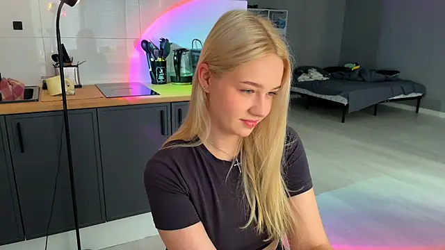 Snapshot of MichelleMargiela chatting on 07-18-26, 02:16 MichelleMargiela online show from 07-18-26, 02:16