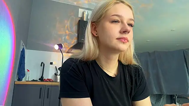 Snapshot of MichelleMargiela chatting on 08-06-26, 04:14 MichelleMargiela online show from 08-06-26, 04:14