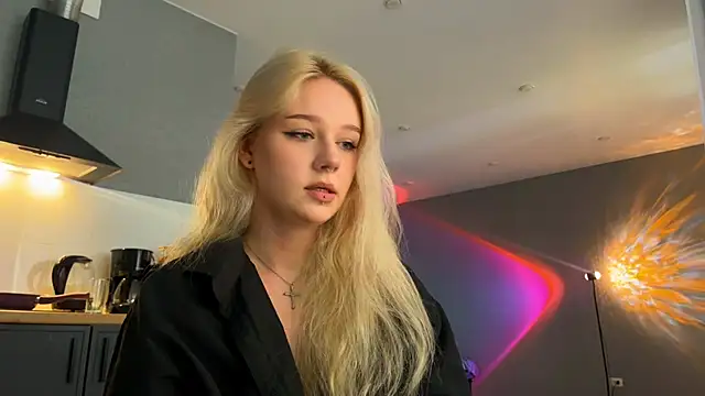 Snapshot of MichelleMargiela chatting on 08-07-26, 10:28 MichelleMargiela online show from 08-07-26, 10:28