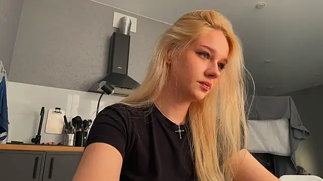 Snapshot of MichelleMargiela chatting on 08-08-26, 12:46 MichelleMargiela online show from 08-08-26, 12:46