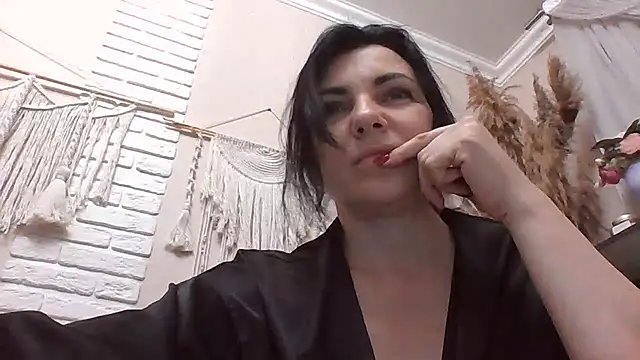 Snapshot of Camilynbi chatting on 07-14-26, 06:02 Camilynbi online show from 07-14-26, 06:02