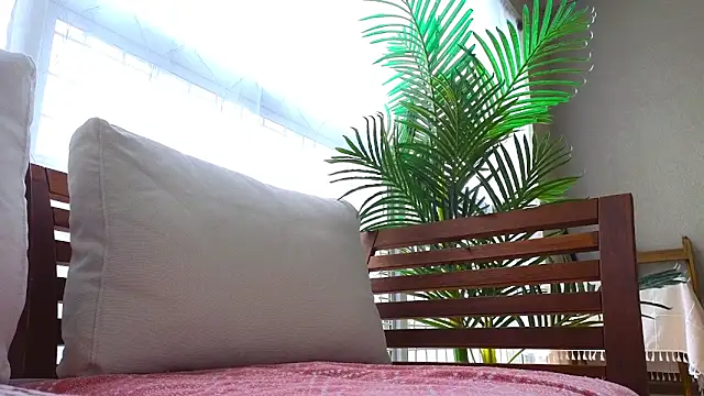 Snapshot of MySweetSofie chatting on 03-06-25, 12:00 MySweetSofie online show from 03-06-25, 12:00