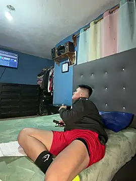 LatinoLeones online show from 07-19-26, 02:04