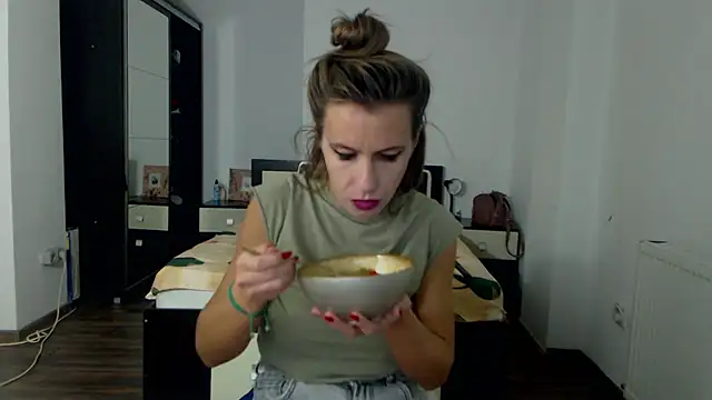 Snapshot of DedeSibel chatting on 01-24-25, 02:41 DedeSibel online show from 01-24-25, 02:41