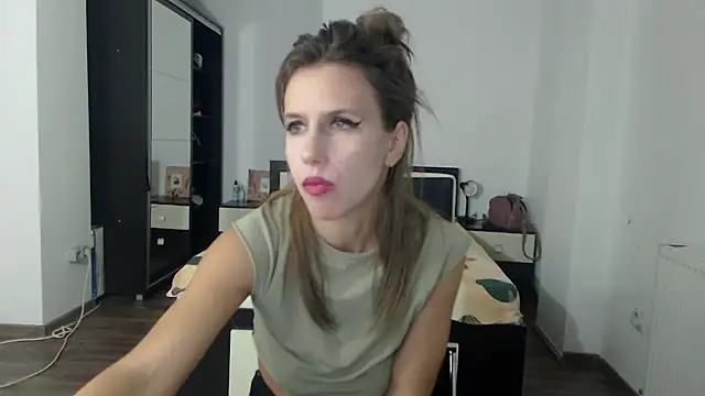 Snapshot of DedeSibel chatting on 01-24-25, 05:42 DedeSibel online show from 01-24-25, 05:42