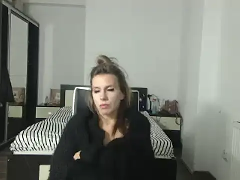 Snapshot of DedeSibel chatting on 01-27-25, 06:52 DedeSibel online show from 01-27-25, 06:52