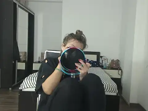 Snapshot of DedeSibel chatting on 01-28-25, 10:45 DedeSibel online show from 01-28-25, 10:45