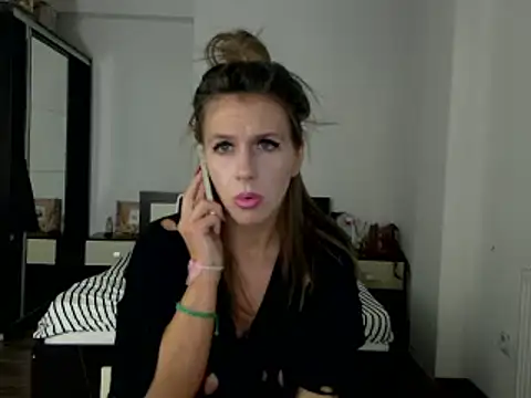 Snapshot of DedeSibel chatting on 01-28-25, 01:59 DedeSibel online show from 01-28-25, 01:59