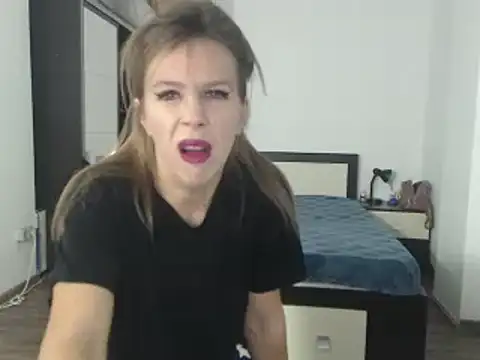 Snapshot of DedeSibel chatting on 02-14-25, 10:38 DedeSibel online show from 02-14-25, 10:38