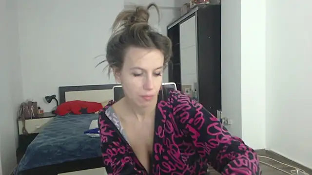 Snapshot of DedeSibel chatting on 02-25-25, 02:33 DedeSibel online show from 02-25-25, 02:33