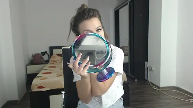 Snapshot of DedeSibel chatting on 03-04-25, 09:18 DedeSibel online show from 03-04-25, 09:18