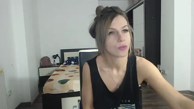 Snapshot of DedeSibel chatting on 03-05-25, 02:23 DedeSibel online show from 03-05-25, 02:23