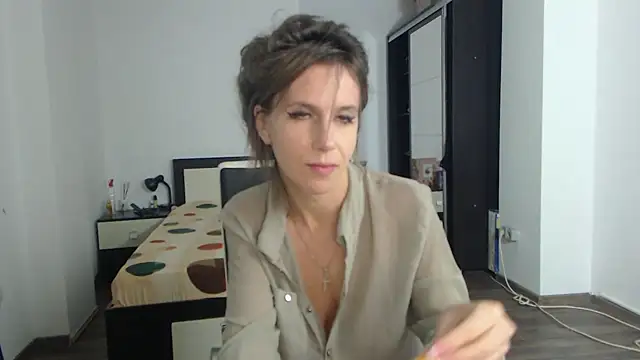 Snapshot of DedeSibel chatting on 03-09-25, 07:37 DedeSibel online show from 03-09-25, 07:37