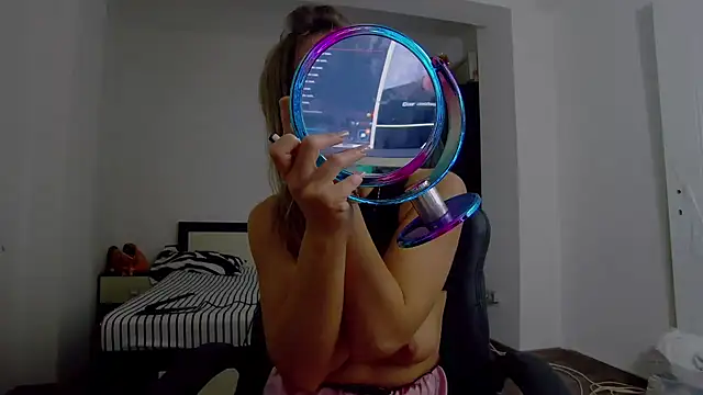 Snapshot of DedeSibel chatting on 11-23-25, 11:54 DedeSibel online show from 11-23-25, 11:54