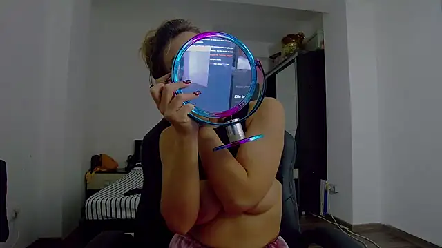 Snapshot of DedeSibel chatting on 11-24-25, 05:12 DedeSibel online show from 11-24-25, 05:12