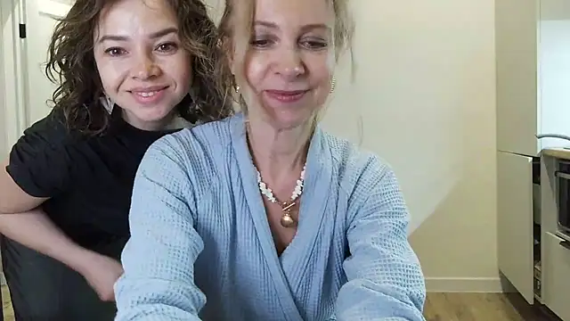 Snapshot of Selenneh chatting on 07-13-26, 07:16 Selenneh online show from 07-13-26, 07:16