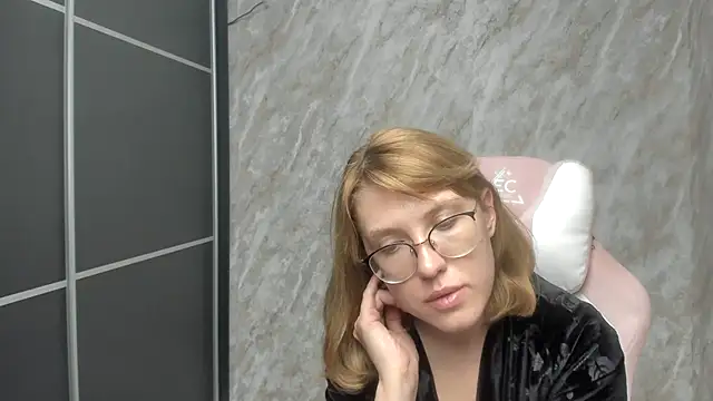 Reginasmilee online show from 02-27-25, 05:58