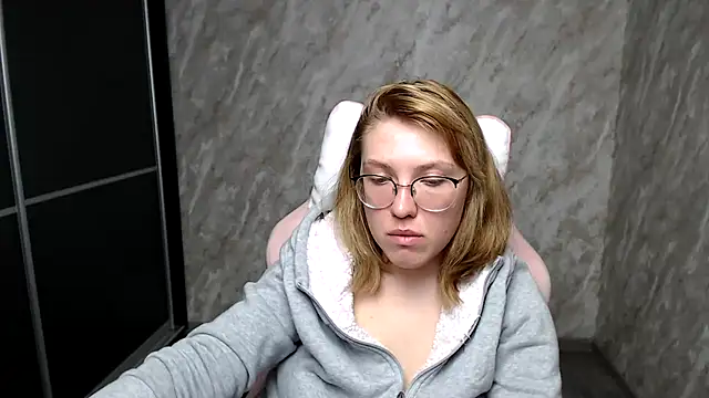 Reginasmilee online show from 03-11-25, 07:48