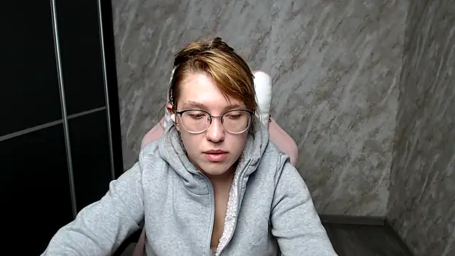 Reginasmilee online show from 03-13-25, 06:48