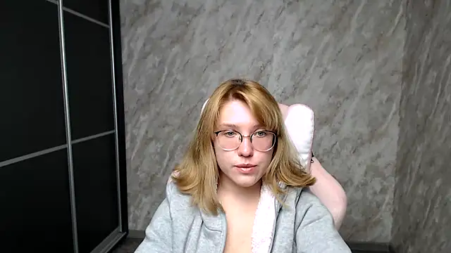 Reginasmilee online show from 03-13-25, 02:12