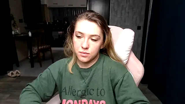 Reginasmilee online show from 09-28-25, 02:06